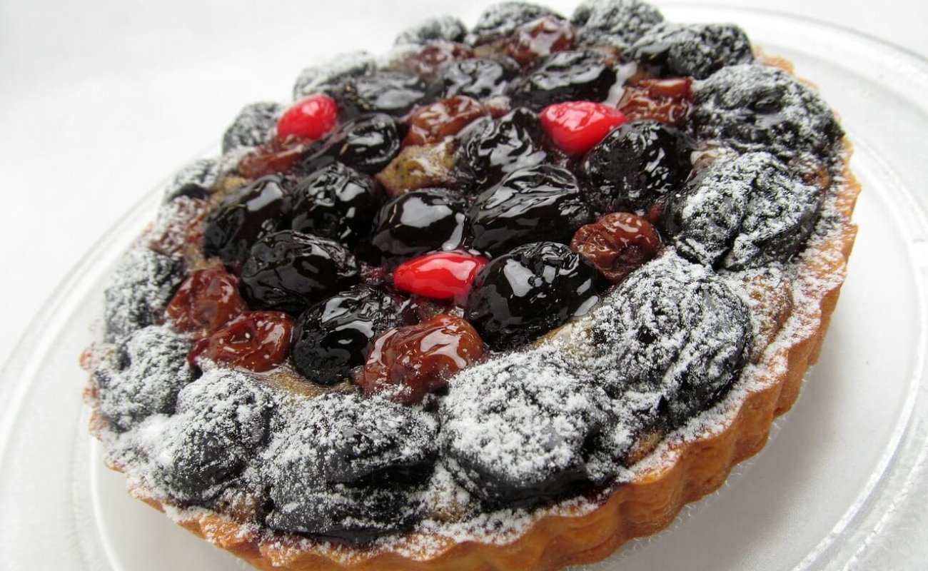 Tarta z owocami sezonowymi